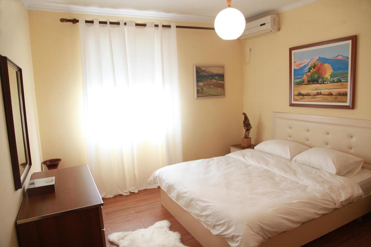 Cozy Central Apartment Tirana Exterior photo